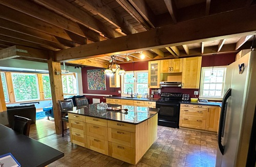 Canadensis House | Enchanting Forest Estate