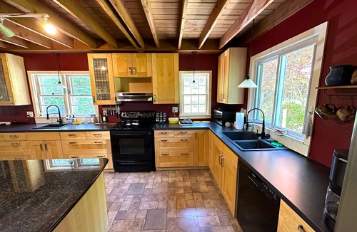 Canadensis House | Enchanting Forest Estate