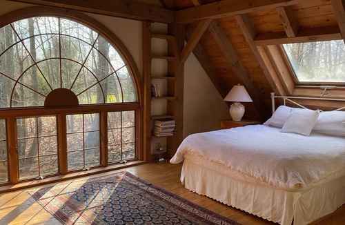 Stephentown House | Enchanting forest hide-away