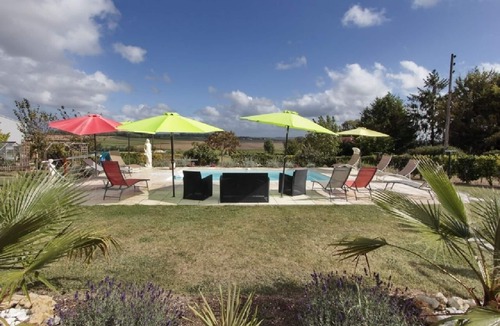 Saint-Maigrin Cottage | Enchanting Gite for Winter days.