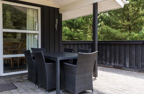 Henne House | Enchanting Hideaway in Henne Town-By Traum