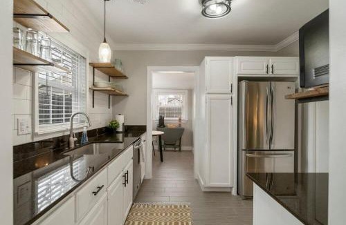 Cherry Street House | Enchanting Home at TU & Cherry Street