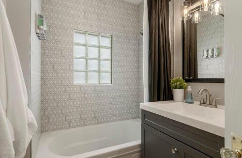 Cherry Street House | Enchanting Home at TU & Cherry Street