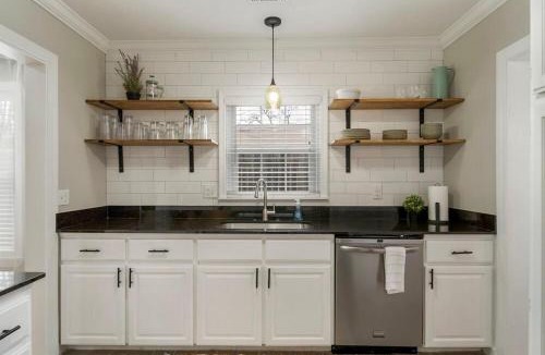 Cherry Street House | Enchanting Home at TU & Cherry Street
