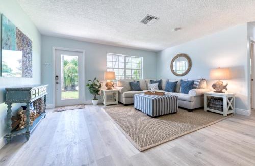 Palm Beach Gardens Apartment | Enchanting Juno Beach Home! Sleeps 8!