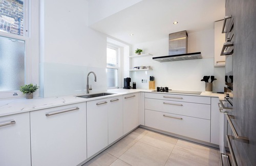 Belsize Apartment | Enchanting Light, by Veeve