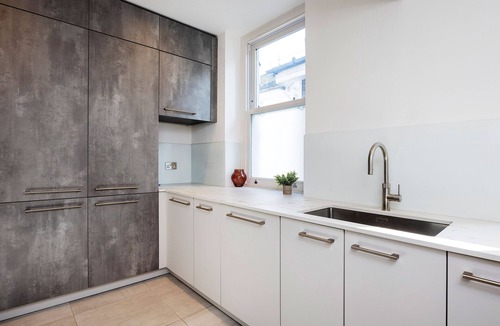 Belsize Apartment | Enchanting Light, by Veeve