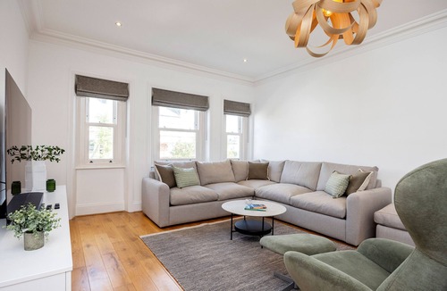 Belsize Apartment | Enchanting Light, by Veeve