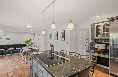 Circleville House | Enchanting Paradise with Pool & Hot Tub by RedAwning