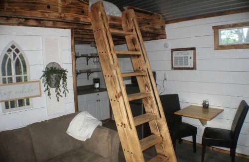 Rosston House | Enchanting Pecan Treehouse with Creek Views near Forestburg, Texas