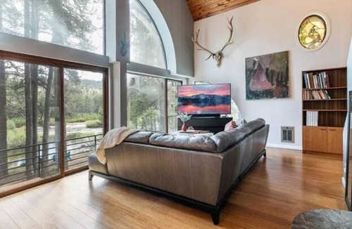 Pla-Vada Woodlands Ski Chalet | Enchanting River Cabin