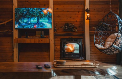 Yulan Ski Chalet | Enchanting River- Water Front A-Frame Cabin