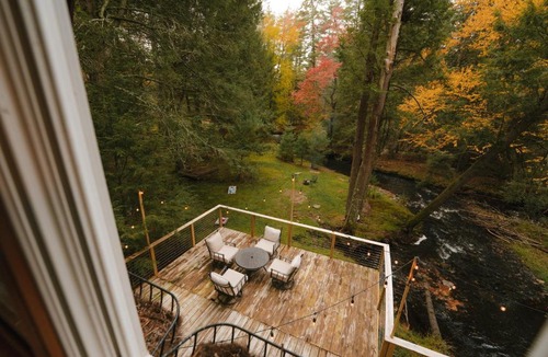 Yulan Ski Chalet | Enchanting River- Water Front A-Frame Cabin