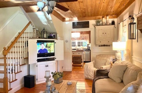 Manchester House | Enchanting, romantic and fun river getawayn