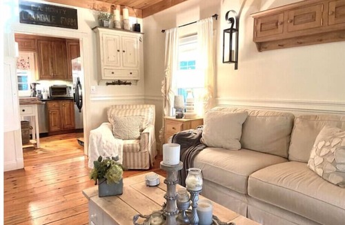 Manchester House | Enchanting, romantic and fun river getawayn