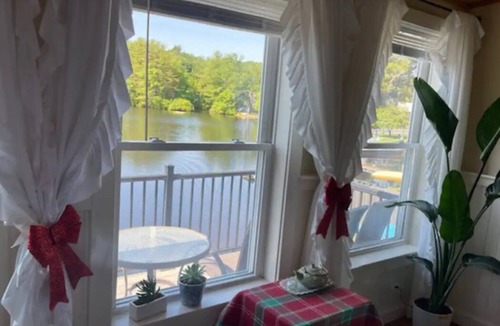 Rimmon Heights House | Enchanting Romantic Riverfront Cottage