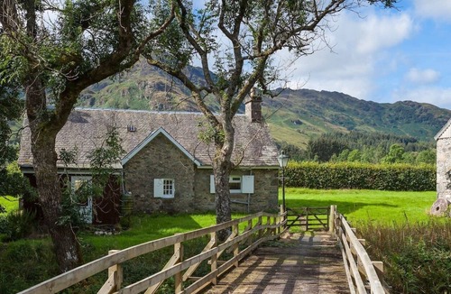 St Fillans Cottage | Enchanting rustic cottage w/stunning views & river