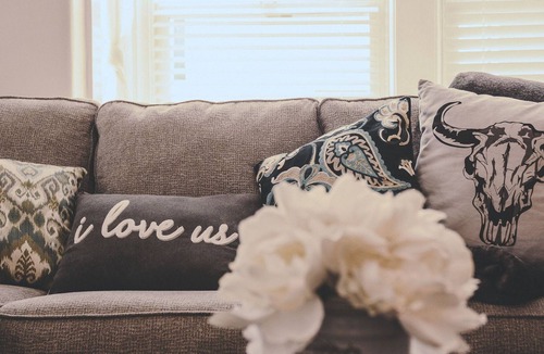 Raton House | Enchanting & Timeless | Welcome Pets & Families