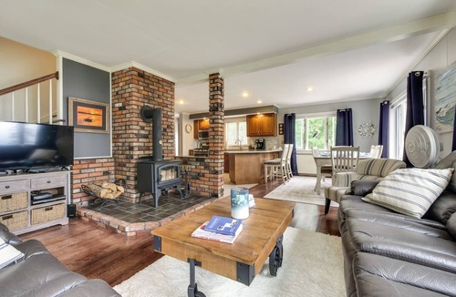 Sorrento House | Enchanting Waterfront Sorrento Home w/Deck!