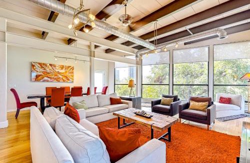 Clarksville House | Encinal Condominiums 301