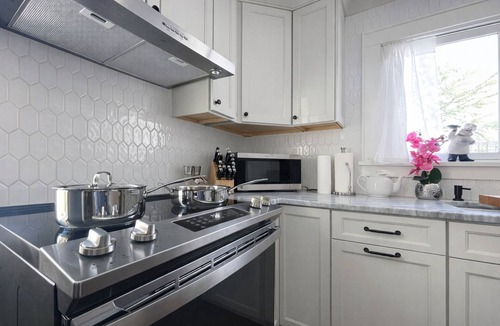 Ellenville House | Enclosed Hot Tub, King Bed, 3 bdrm, close to town
