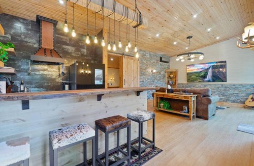 Sandy Ski Chalet | Encore Cottonwoods Ski Cabin.