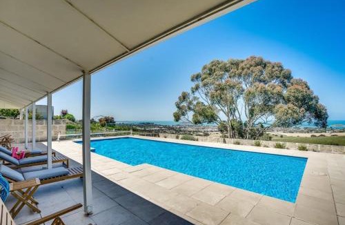 Waitpinga House | Encounter Blue - Waitpinga - Linen Included