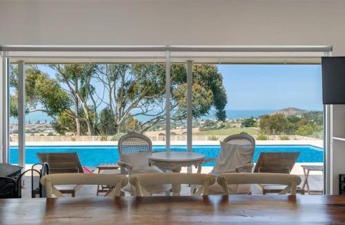 Waitpinga House | Encounter Blue - Waitpinga - Linen Included