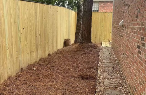South Baton Rouge House | End unit townhome with side yard