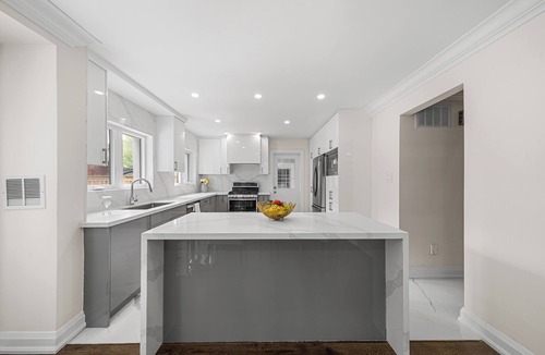 Newtonbrook House | Endless Comfort Awaits In This Poolside Hideaway!nTranquility meets convenience!