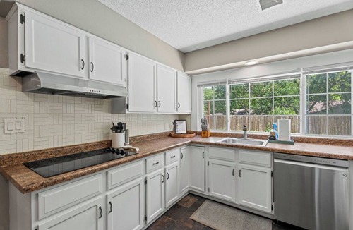 Wichita House | Endless Family Entertainment, Fire Pit, 2 Kings!