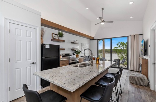 Grove Cabin | Endless Lake View*Couples Escape*Luxe*Modern*Clean