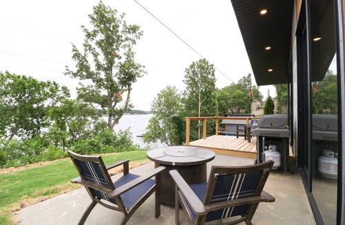 Grove Cabin | Endless Lake View*Couples Escape*Luxe*Modern*Clean
