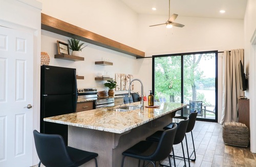 Grove Cabin | Endless Lake View*Couples Escape*Luxe*Modern*Clean