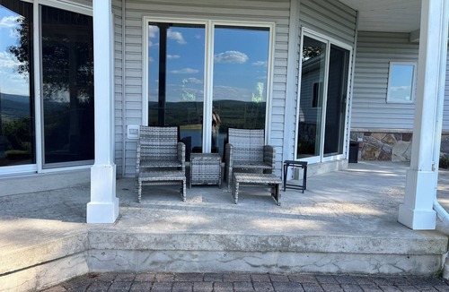 Aquashicola House | Endless Lake Views, Amazing Sunsets overlooking a state park!