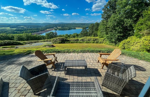 Aquashicola House | Endless Lake Views, Amazing Sunsets overlooking a state park!