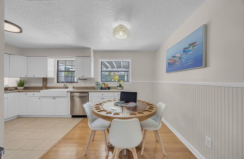 Dolphin's Cove House | Endless Summer- Beach | Pool | Firepit | 3 king bedrooms | Bunk Room