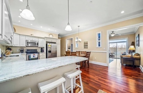 Geneva-on-the-Lake Condo | Endless Summer - Sleeps 6 Condo