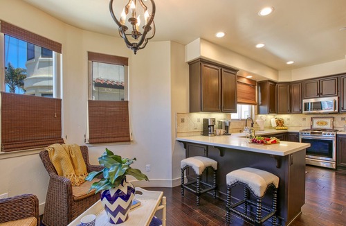 Downtown House | Endless Summer with Ocean Views, Ocean Side Hwy 101