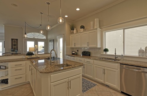 Lake Stevens House | Endless Views @ This Elegant 5* Lake Stevens Home