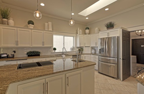 Lake Stevens House | Endless Views @ This Elegant 5* Lake Stevens Home