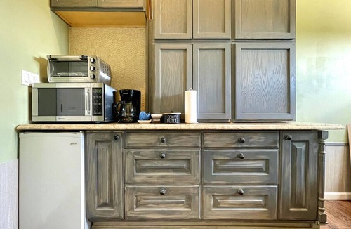 Remsenburg Condo | Endless Water Views: Your Hamptons Oasis Awaits - Book Now