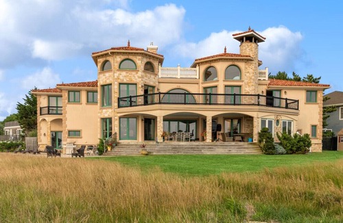 Remsenburg Condo | Endless Water Views: Your Hamptons Oasis Awaits - Book Now