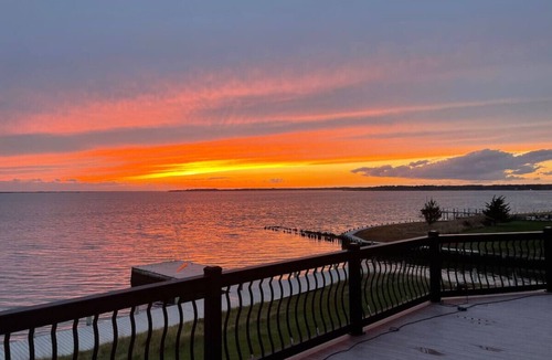 Remsenburg Condo | Endless Water Views: Your Hamptons Oasis Awaits - Book Now