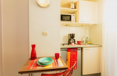 Clemenceau Apartment | Endroit Super! Studio Confortable avec Kitchenette
