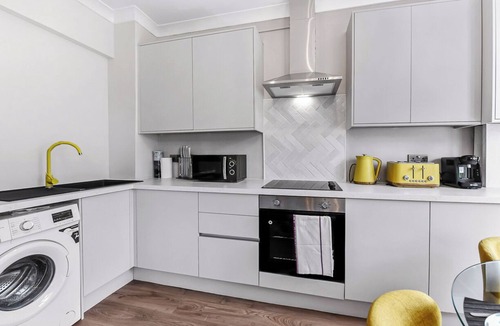 Gospel Oak Apartment | Energizing Getaway: Newly Renovated 2 BR Flat