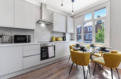 Gospel Oak Apartment | Energizing Getaway: Newly Renovated 2 BR Flat