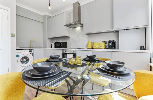 Gospel Oak Apartment | Energizing Getaway: Newly Renovated 2 BR Flat