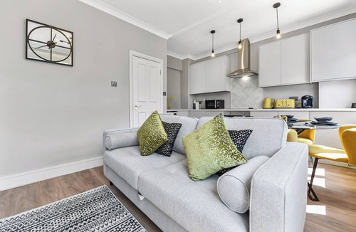 Gospel Oak Apartment | Energizing Getaway: Newly Renovated 2 BR Flat