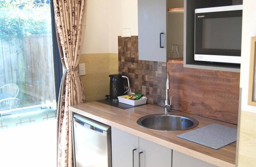 Papamoa Beach Hotel | Energy Motor Lodge